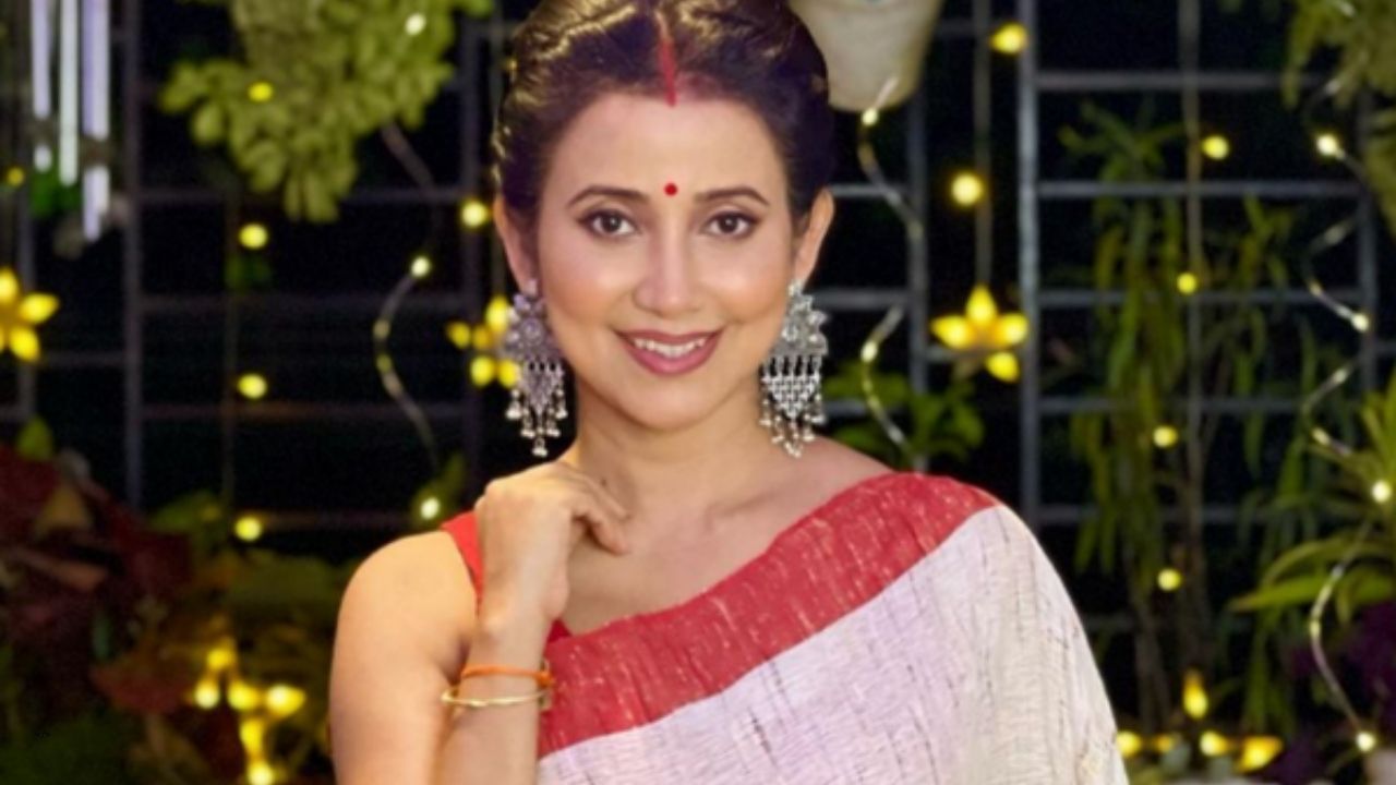 বৰষা ৰাণী বিষয়াই জনপ্ৰিয় অসমীয়া চলচ্চিত্ৰ যৌৱনে আমনি কৰে চলচিত্ৰৰ জৰিয়তে অসমীয়া ছবিজগতত খোজ দিয়ে। এতিয়ালৈ বহু ছবিৰ লগতে ধাৰাবাহিকত অভিনয় কৰি আছে বৰষাই।