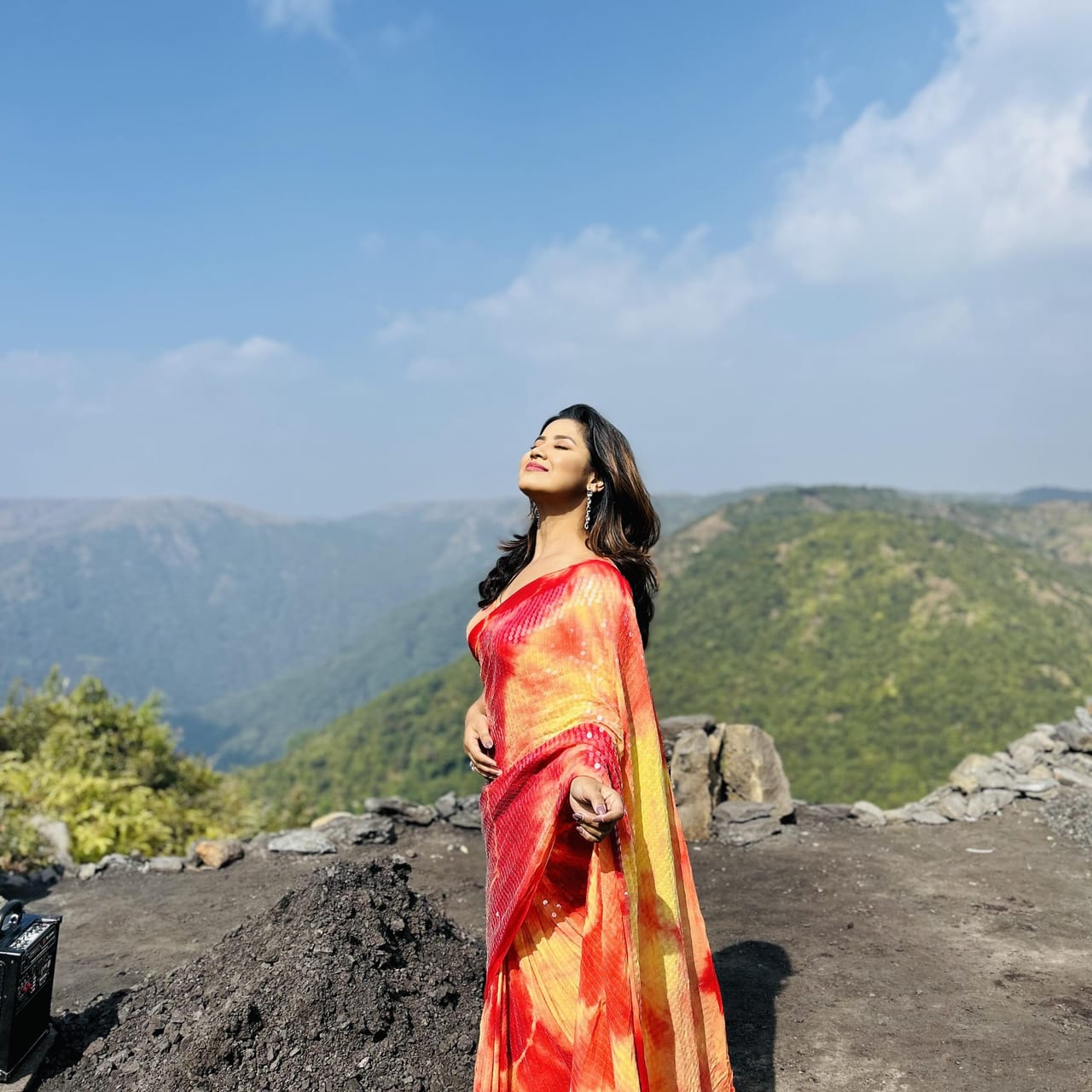 বিহুৰ পূৰ্বে সামাজিক মাধ্যমত ফটো আপলোড কৰিছে অমৃতা গগৈ। অমৃতা গগৈ অসমৰ অন্যতম এগৰাকী জনপ্ৰিয় অভিনেত্ৰী।