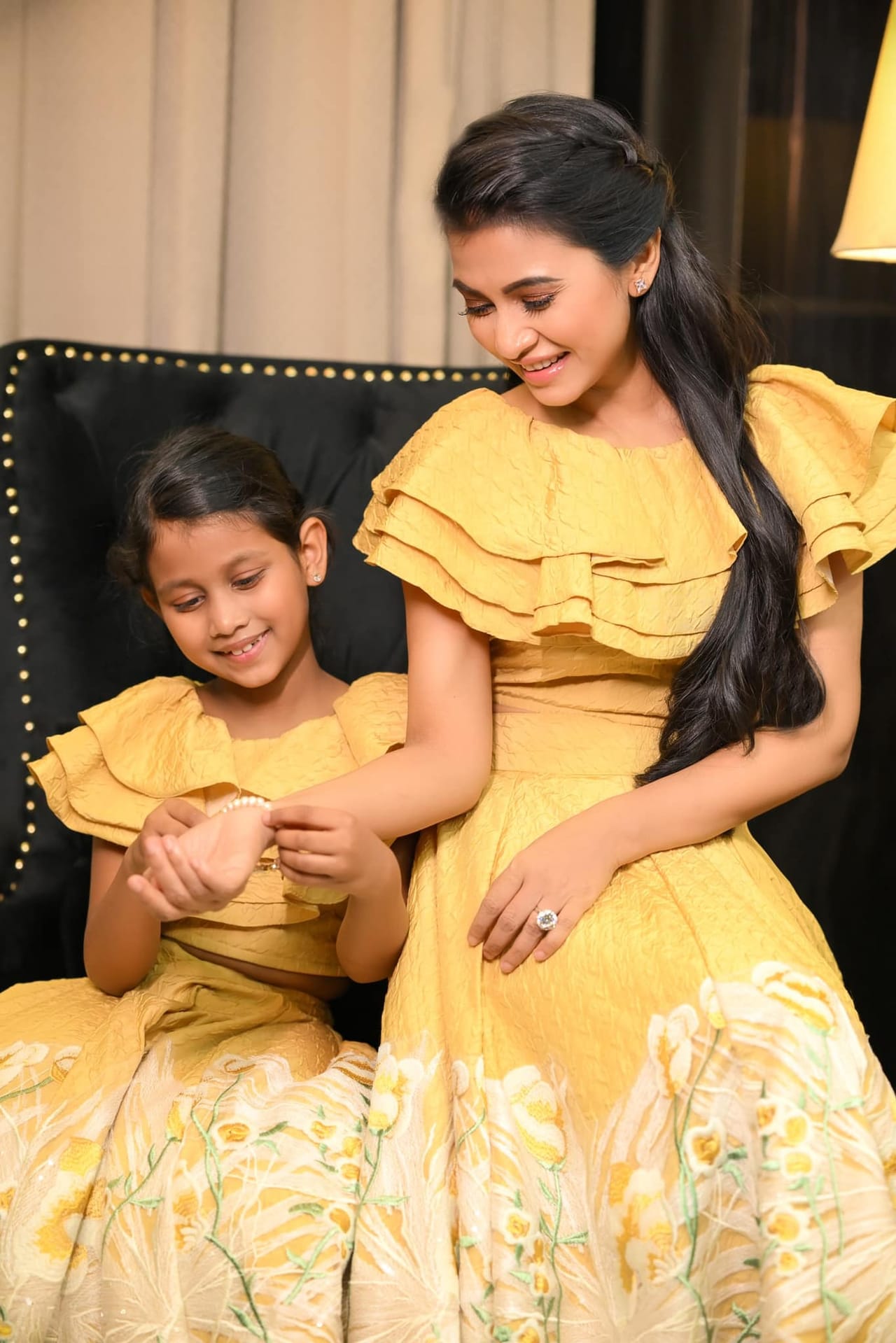 য'ত লিখিছে - Mother 💛 Daughter ✨Twinning