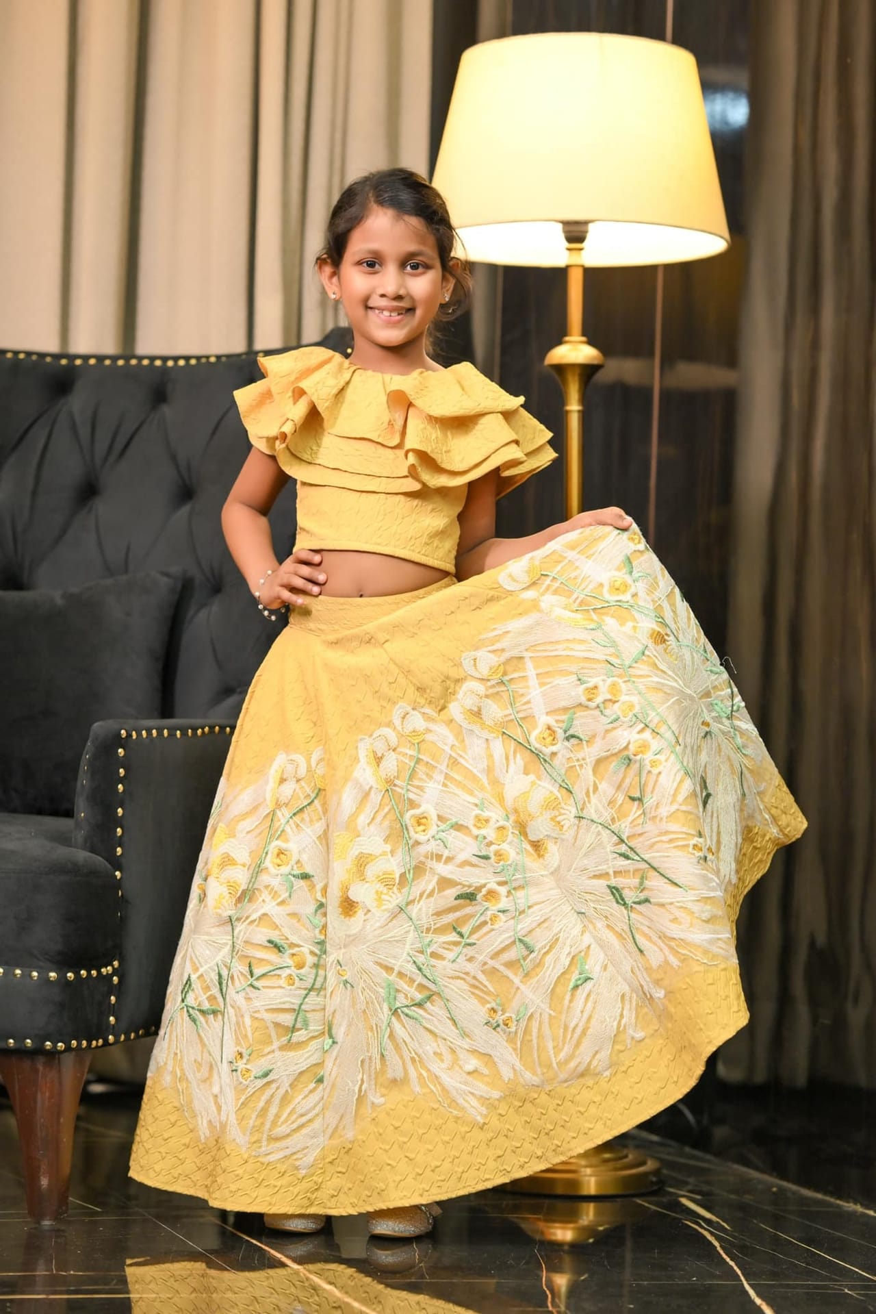 এইবাৰ হালধীয়া পোছাক পিন্ধি মাতৃ-কন্যাৰ ফটো শ্বেয়াৰ কৰিছে সামাজিক মাধ্যমত ।