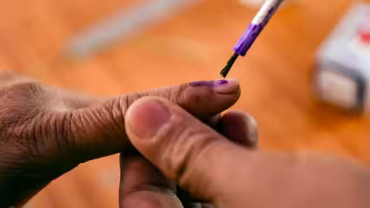 এই নিৰ্বাচনৰ বাবে সাজু শাসক বিৰোধী। কাইলৈ EVMত বন্দী হ'ব ৪৭গৰাকী প্ৰাৰ্থীৰ ভাগ্য।