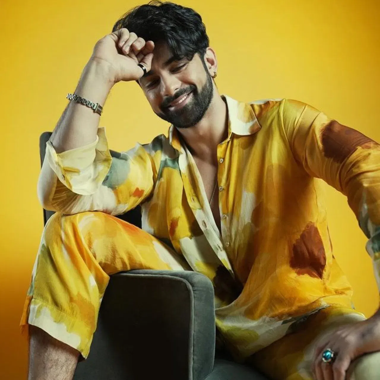 এই গ্ৰীষ্মকালত আপুনি এই গ্ৰীষ্মকালীন লুকটো চেষ্টা কৰিব পাৰিব। আপুনি হালধীয়া ৰঙৰ কাপোৰ পিন্ধিব পাৰে, য’ত আপুনি অতি আৰামদায়ক অনুভৱ কৰিব।