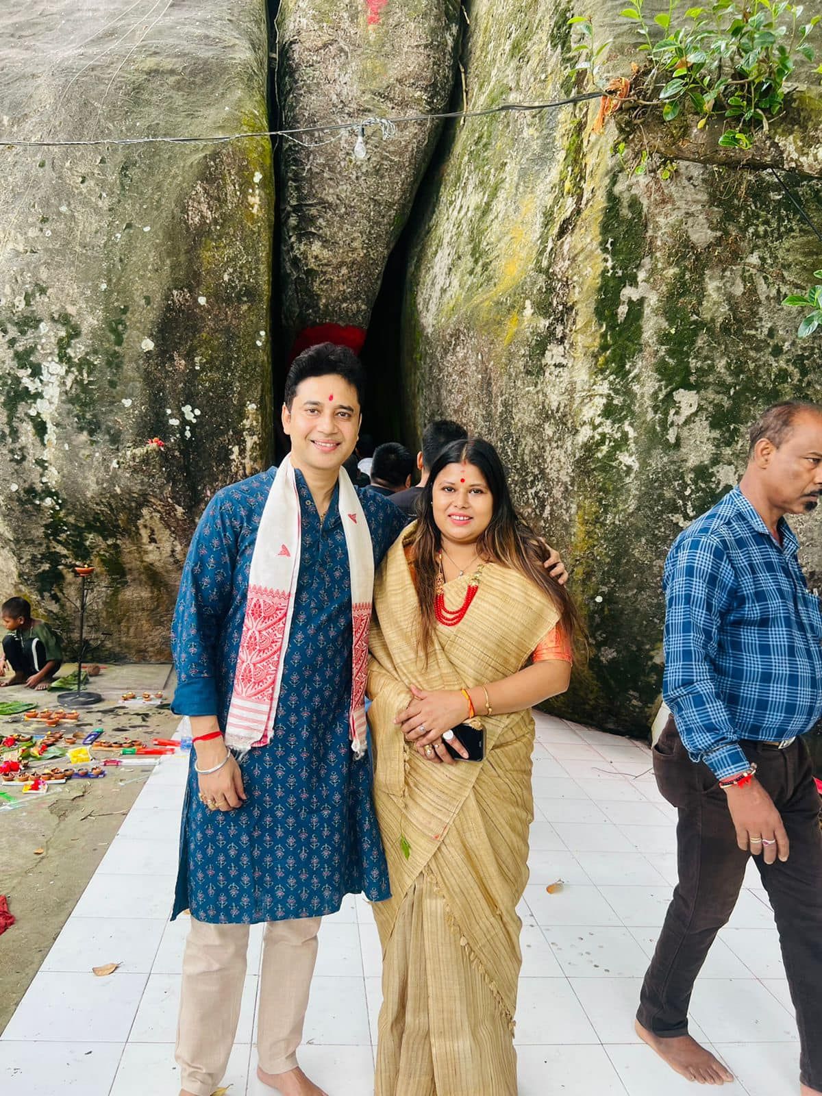 এই বিশেষ দিনটোত সামাজিক মাধ্যমত ফটো শ্বেয়াৰ কৰিছে দুয়ো। অনুৰাগীসকলে শুভেচ্ছা বাৰ্তাৰে ওপচাই পেলাইছে সামাজিক মাধ্যম।