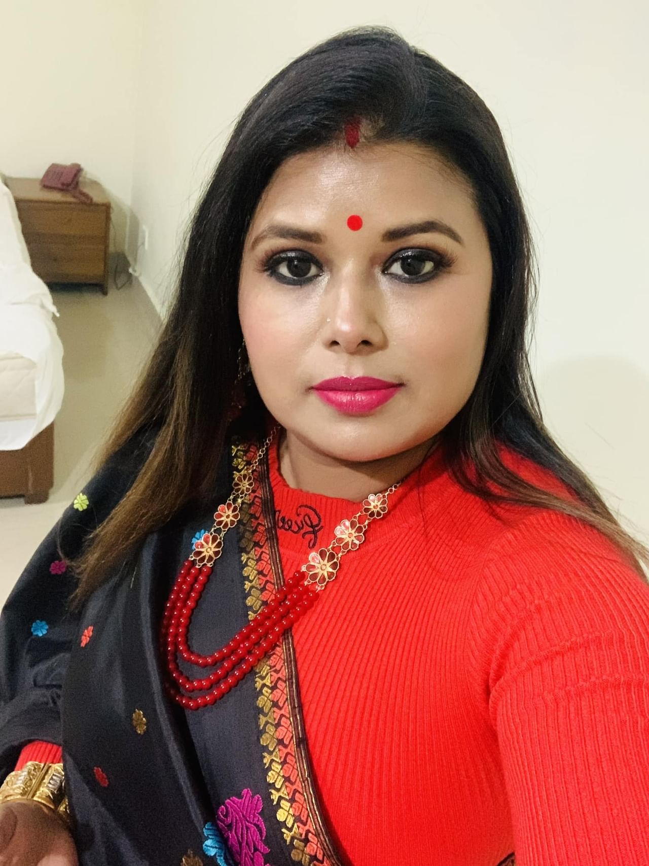 প্ৰেমৰ পৰা বিয়ালৈ, দুয়ো হাতে হাত ধৰি সুখে দুখে আগুৱাইছে। বিজেয়িতাৰো সামাজিক মাধ্যমত আছে যথেষ্ট অনুৰাগী। নিজৰ কষ্টেৰে বিজেয়িতায়ো গঢ়িছে নিজৰ পৰিচয়।