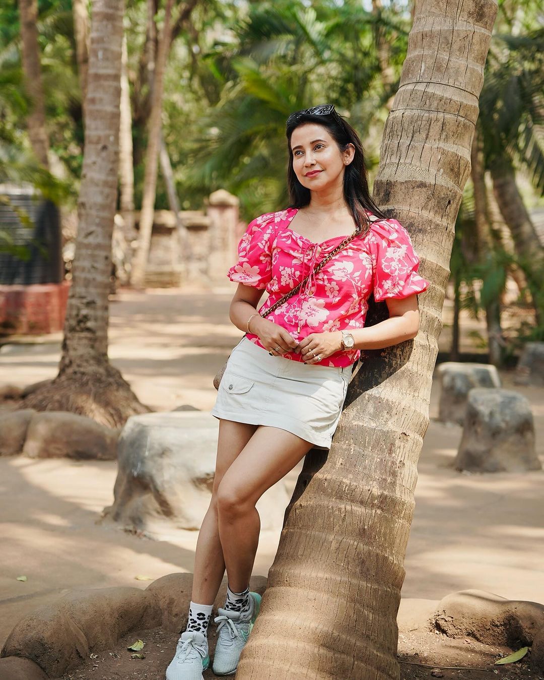 ফটো শ্বেয়াৰ কৰি লিখিছে-Reminiscing few beautiful moments from our recent Goa vacation with loved ones