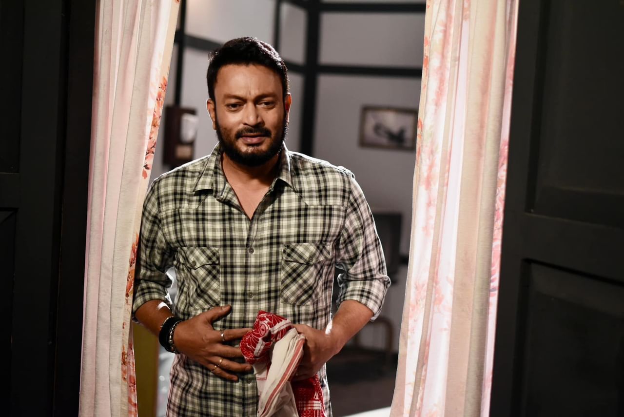 ছবিখনত যতীন বৰাৰ লগতে কমল লোচন, হিমাংশু প্ৰসাদ দাস, প্ৰীতি কংগনাকো দেখিবলৈ পাব দৰ্শকে। সামাজিক মাধ্যমত শ্বুটিঙৰ ফটো শ্বেয়াৰ কৰিছে যতীন বৰাই।