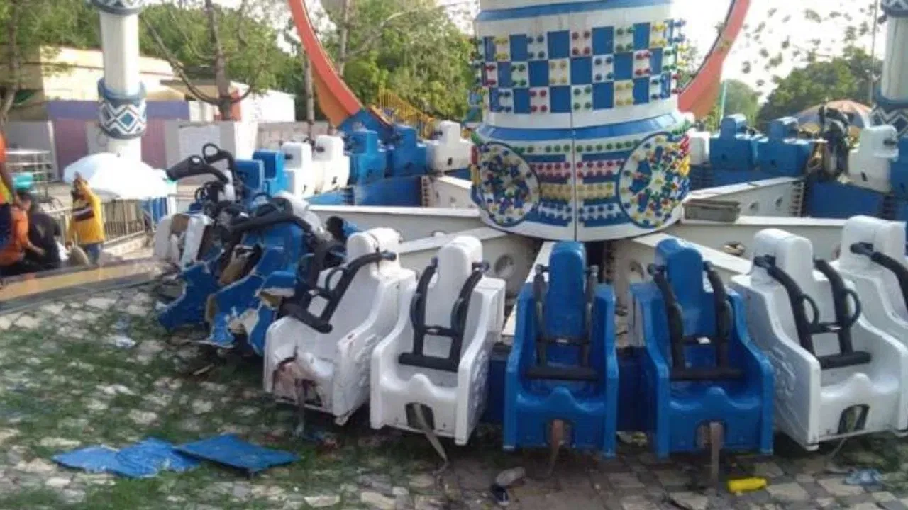 ২১০৯ চনত গুজৰাটৰ আহমেদাবাদত এক ভয়ংকৰ অঘটন হৈছিল। কংকৰিয়া বালবাটিকা বিনোদন পাৰ্কত ভাঙি পৰিছিল ডিস্কভাৰী ৰাইডছ। এই দুৰ্ঘটনাত দুজন লোকৰ মৃত্যু হৈছিল। লগতে আন বহুজন আহত হৈছিল।