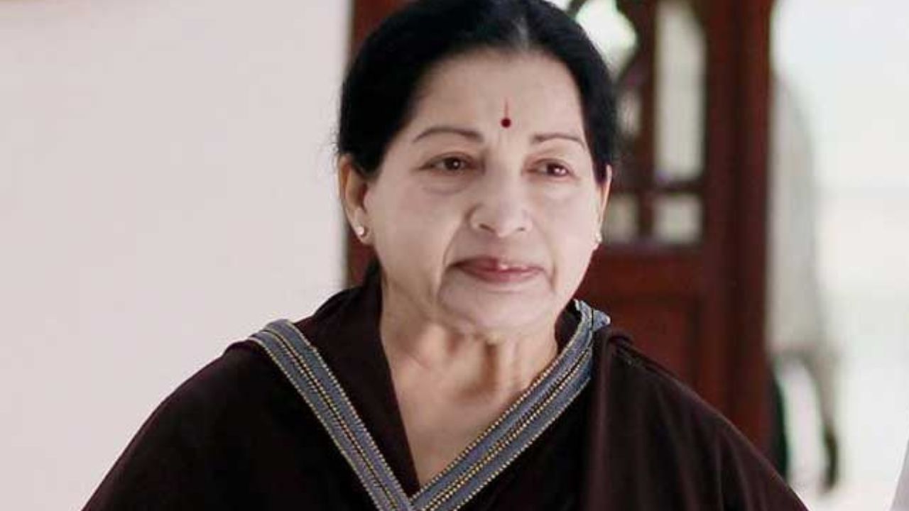 জয়াললিতা এগৰাকী তামিলনাডুৰ ৰাজনীতিৰ এগৰাকী বিশিষ্ট ব্যক্তি আছিল। শক্তিশালী নেতৃত্ব আৰু কল্যাণমূলক আঁচনিৰ বাবে পৰিচিত তামিলনাডুৰ বহুবাৰ মুখ্যমন্ত্ৰী হিচাপে কাৰ্যনিৰ্বাহ কৰিছিল। উত্থান-পতনৰ দ্বাৰা চিহ্নিত তেওঁৰ ৰাজনৈতিক যাত্ৰাই ৰাজ্যখনৰ ৰাজনৈতিক পৰিৱেশত স্থায়ী প্ৰভাৱ পেলাইছিল।