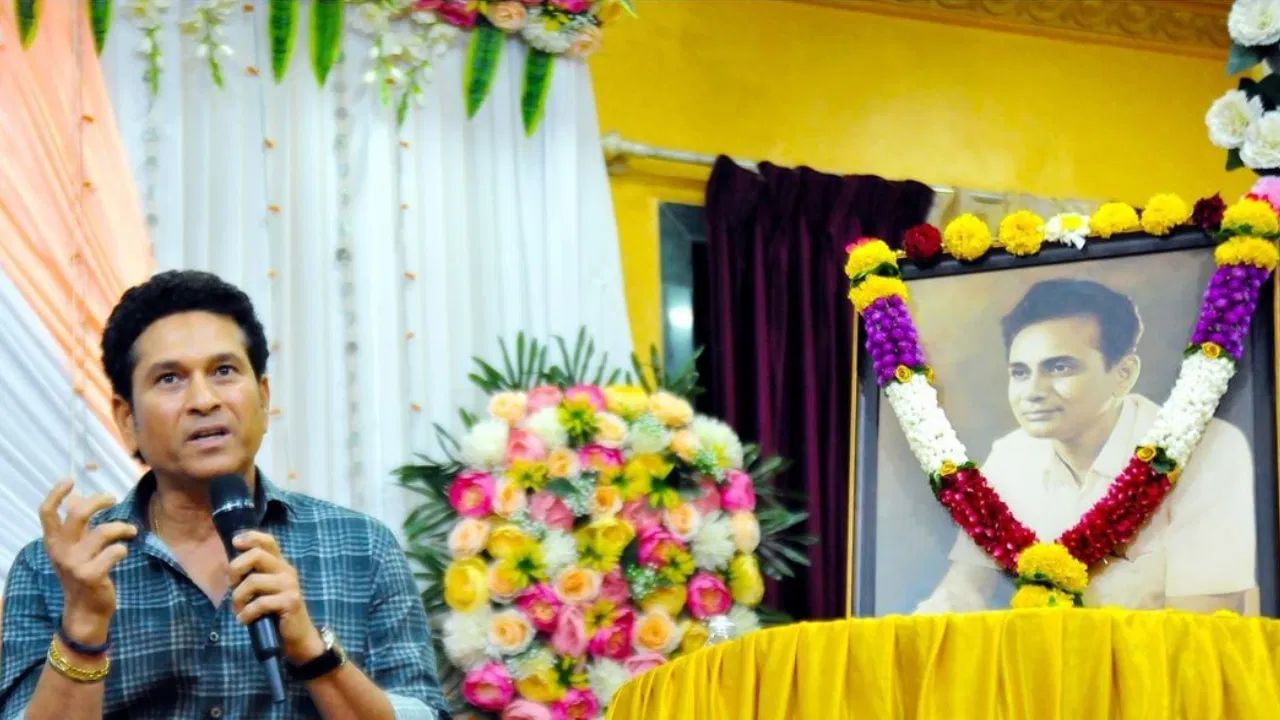 উল্লেখ্য যে ১৯৯৯ চনৰ ১৯ মে’ত শচীনৰ পিতৃ ৰমেশ তেণ্ডুলকাৰৰ মৃত্যু হয়। পিতৃৰ ২৫ সংখ্যক মৃত্যু বাৰ্ষিকীত তেওঁ মুম্বাই মাৰাঠী গ্ৰন্থ সংগ্ৰহালয়ত উপস্থিত হয়। এই সংগ্ৰহালয়তে থকা পিতৃৰ পুৰণি চকী এখন দেখি ভাবুক হৈ পৰে শচীন।