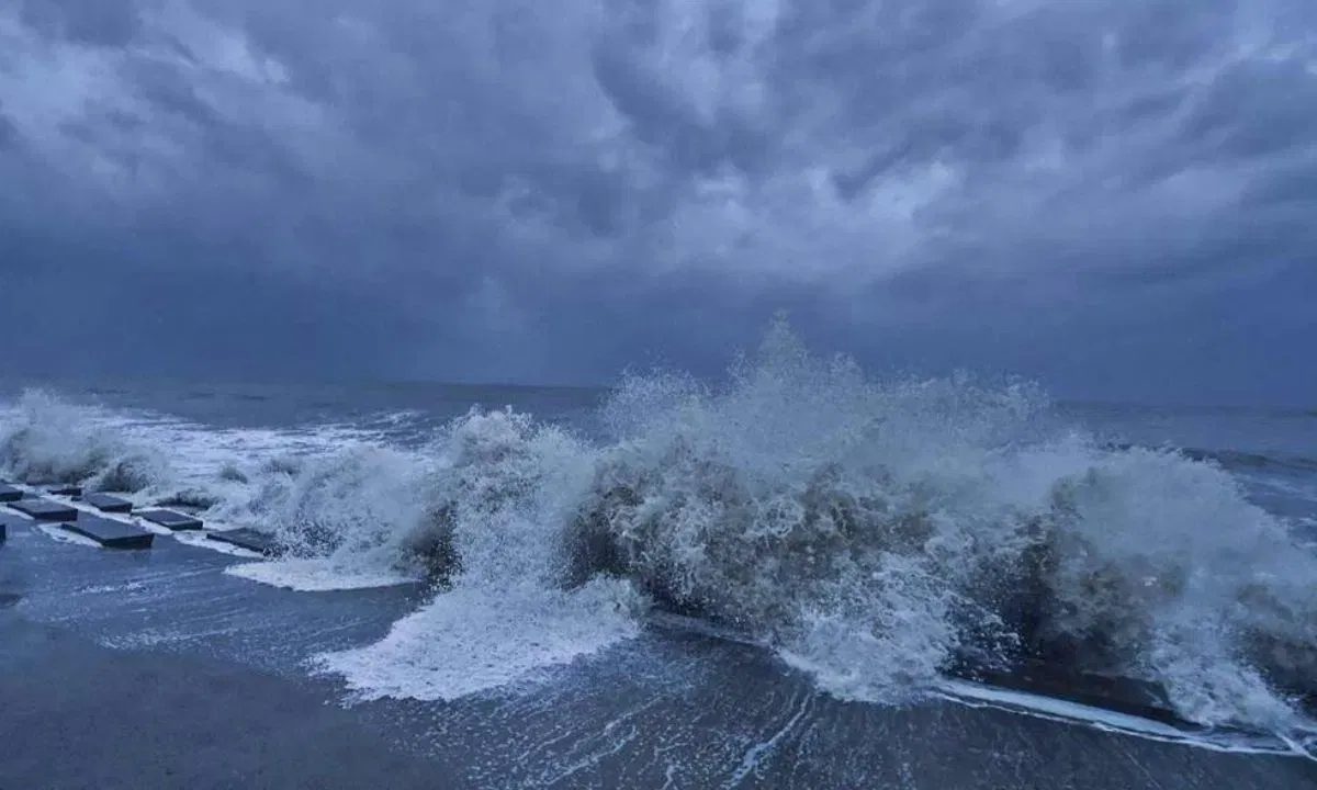 আহি আছে ঘূৰ্ণীবতাহ ৰেমল! ঘন্টাত ১২০ কিলোমিটাৰ বেগত আহিব বতাহ, হ’ব পাৰে প্ৰৱল বৰষুণ আহি আছে ঘূৰ্ণীবতাহ ৰেমল! ঘন্টাত ১২০ কিলোমিটাৰ বেগত আহিব বতাহ, হ’ব পাৰে প্ৰৱল বৰষুণ