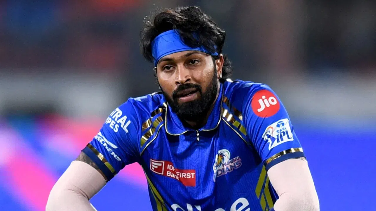 যোৱা ২-৩ বছৰত হাৰ্দিক পাণ্ডিয়াই বহু আঘাত পাইছিল আৰু ইয়াৰ বাবেই ঘৰুৱা ক্ৰিকেটৰ পৰা নিজকে আঁতৰাই ৰাখিছিল। ইয়াৰ ওপৰত ইৰফান পাঠানেও প্ৰশ্ন উত্থাপন কৰিছিল। কিন্তু এতিয়া বি চি চি আইয়ে কৈছে যে গ্ৰেড-এ খেলুৱৈয়ে ঘৰুৱা ক্ৰিকেট খেলিব লাগিব।
