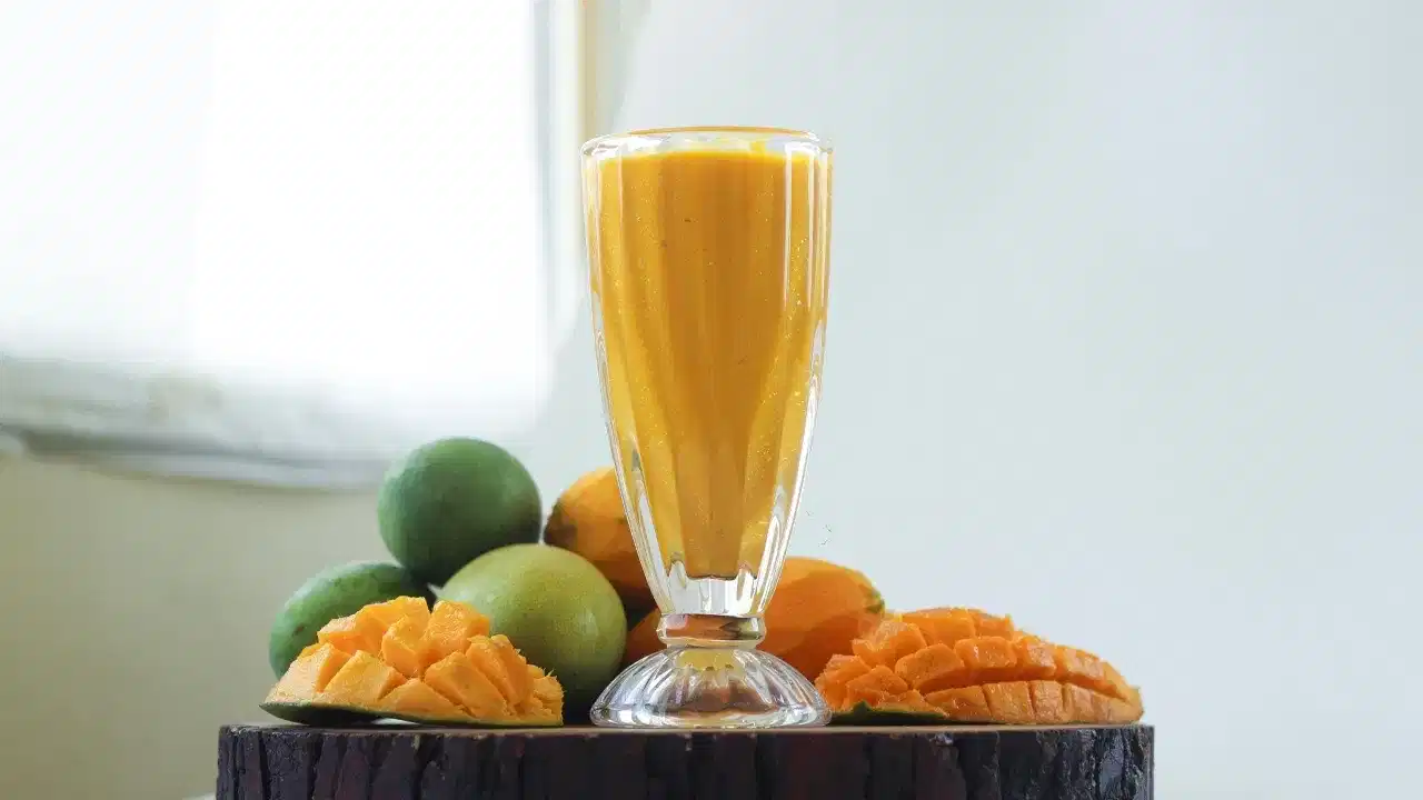 Mango Shake Side Effects: যদি গ্ৰীষ্মকালত দৈনিক আমৰ ৰস খাবলৈ আৰম্ভ কৰে তেন্তে ই শৰীৰৰ গুৰুতৰ ক্ষতি কৰিব পাৰে