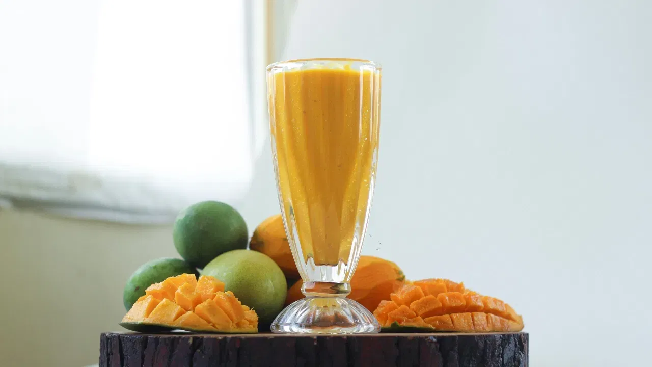 Mango Shake Side Effects: যদি গ্ৰীষ্মকালত দৈনিক আমৰ ৰস খাবলৈ আৰম্ভ কৰে তেন্তে ই শৰীৰৰ গুৰুতৰ ক্ষতি কৰিব পাৰে