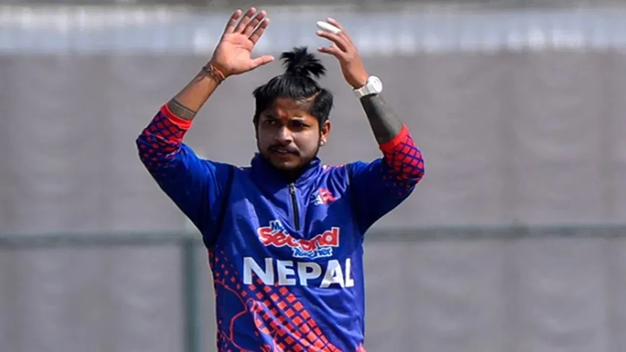 সন্দীপ লামিচানেৰ বিৰুদ্ধে কিশোৰীক ধৰ্ষণ কৰাৰ অভিযোগ উত্থাপন হৈছিল। অৱশ্যে শেহতীয়াকৈ এই খেলুৱৈগৰাকীক কাঠমাণ্ডু উচ্চ ন্যায়ালয়ে দোষমুক্ত কৰিছিল। কিন্তু ভিছা নাপালে খেলুৱৈ গৰাকীয়ে। গতিকে কেনেদৰে খেলিবলৈ সুবিধা পাই খেলুৱৈগৰাকীয়ে সেয়া হ'ব লক্ষণীয়।