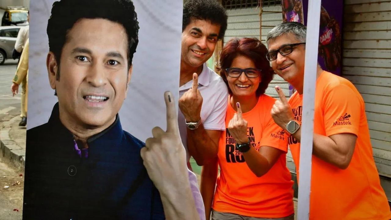 ভোটাৰৰ অংশগ্ৰহণ বৃদ্ধিৰ বাবে চৰকাৰী-বেচৰকাৰী কার্যালয়ৰ কৰ্মচাৰীক ছুটী দিয়াৰ নিয়ম আছে ৷ ভোটদানৰ দিনটোত বহু কাৰ্যালয় বন্ধ থাকে।