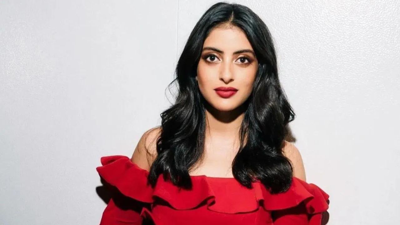 নব্য নভেলী নন্দাঃ শ্বেতাৰ কন্যা নব্যই নিউয়ৰ্ক চহৰত শিক্ষা সমাপ্ত কৰে। ফৰ্ডম বিশ্ববিদ্যালয়ৰ পৰা স্নাতক ডিগ্ৰী লাভ কৰে। ডিজিটেল টেকন’লজি আৰু ইউএক্স ডিজাইনৰ উচ্চ শিক্ষা গ্ৰহণ কৰে ।