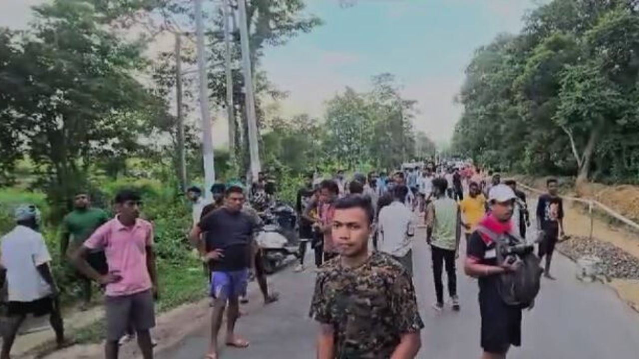 হাতীৰ জাকটোৰ জনাঞ্চলত প্ৰৱেশৰ অন্যতম কাৰণ হিচাপে তীব্ৰ খাদ্য সংকট বুলিও অনুমান কৰিছে স্থানীয় লোকসকলে ৷