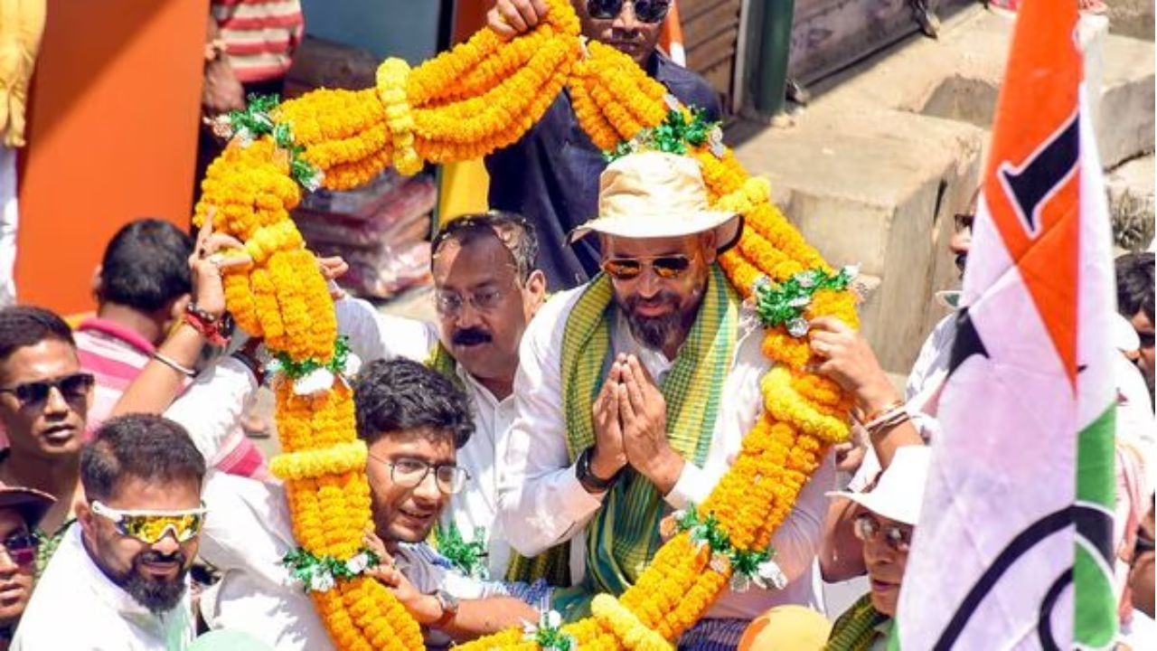 ইউচুফ পাঠানে নিৰ্বাচনী যুঁজত পৰাস্ত কৰে কংগ্ৰেছৰ প্ৰাৰ্থী অধীৰ ৰঞ্জন চৌধুৰীক। পাঠানে ৫২৪৫১৬টা ভোট লাভ কৰাৰ বিপৰীতে অধীৰ চৌধুৰীয়ে লাভ কৰে ৪৩৯৪৯৪টা ভোট। আনহাতে ৩৭১৮৮৫টা ভোটেৰে তৃতীয় স্থানত থাকে বিজেপিৰ প্ৰাৰ্থী নিৰ্মল কুমাৰ চাহা।