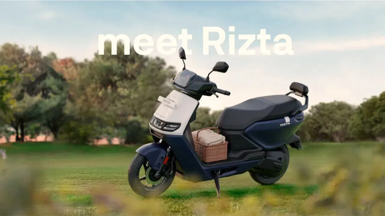 Ather Rizta Price: এই ইলেক্ট্ৰিক স্কুটাৰখনে সম্পূৰ্ণ চাৰ্জত ১৫৯ কিলোমিটাৰ পৰ্যন্ত দূৰত্ব অতিক্ৰম কৰিব পাৰে। ইয়াৰ প্ৰচলন মূল্য ১,০৯,৯৯৯ টকা।