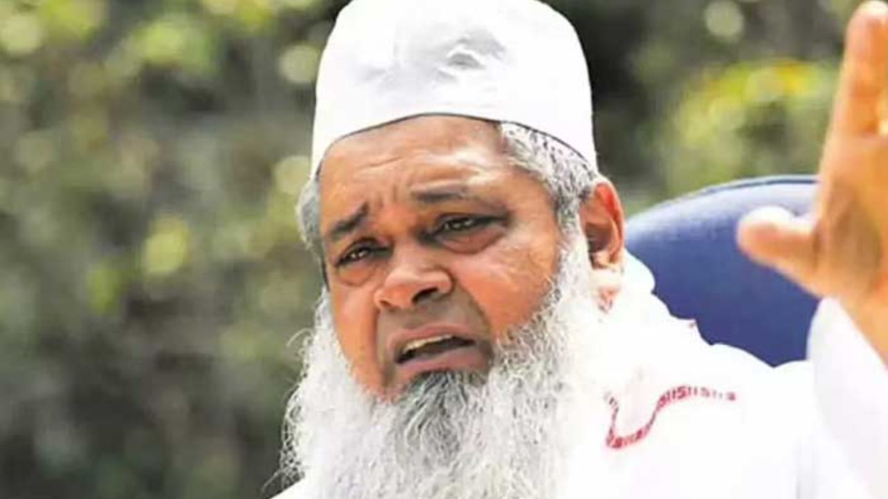 অসমৰ ধুবুৰী সমষ্টিত এইবাৰ শোচনীয় পৰাজয়ৰ সন্মুখীন হয় সমষ্টিটোত ২০০৯ চনৰে পৰা জয়লাভ কৰি অহা এ আই ইউ ডি এফৰ মুৰব্বী বদৰুদ্দিন আজমল। আজমলক ১০১২৪৭৬টা ভোটৰ বিশাল ব্যৱধানত পৰাস্ত কৰে কংগ্ৰেছ প্ৰাৰ্থী ৰকিবুল হুছেইনে।