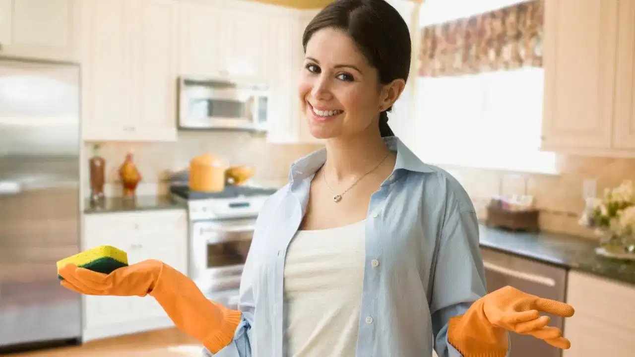 House Cleaning Tips: ঘৰ চাফা কৰাৰ সময়ত এই ভুলবোৰ নকৰিব, আপোনাৰ কাম বাঢ়িব