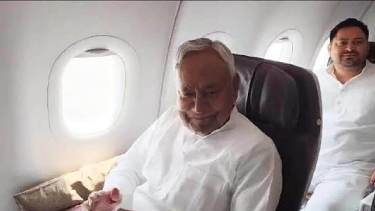 Nitish Kumar-Tejashwi Yadav: একেখন বিমানতে দিল্লীলৈ নীতিশ-তেজশ্বী, মাজ আকাশতে সলনি হ’ব পাৰে মিত্ৰতাৰ খেল !