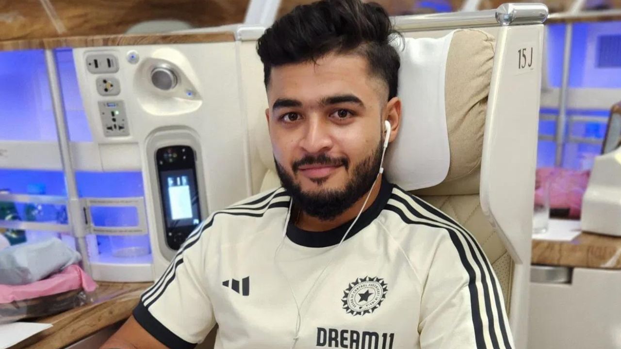 এইবাৰ জিম্বাবুৱে ভ্ৰমণ কৰা ভাৰতীয় ক্ৰিকেট দলত স্থান লাভ কৰিছে অসমৰ যুৱ ক্ৰিকেটাৰ ৰিয়ান পৰাগে । এইগৰাকী অসমৰ যুৱ ক্ৰিকেটাৰে এইবাৰৰ আইপিএলত ভাল প্ৰদৰ্শন কৰিছিল । ১৯ বছৰ অনুৰ্ধ বিশ্বকাপ জয়ৰ অভিজ্ঞতা আছে ৰিয়ান পৰাগৰ ।