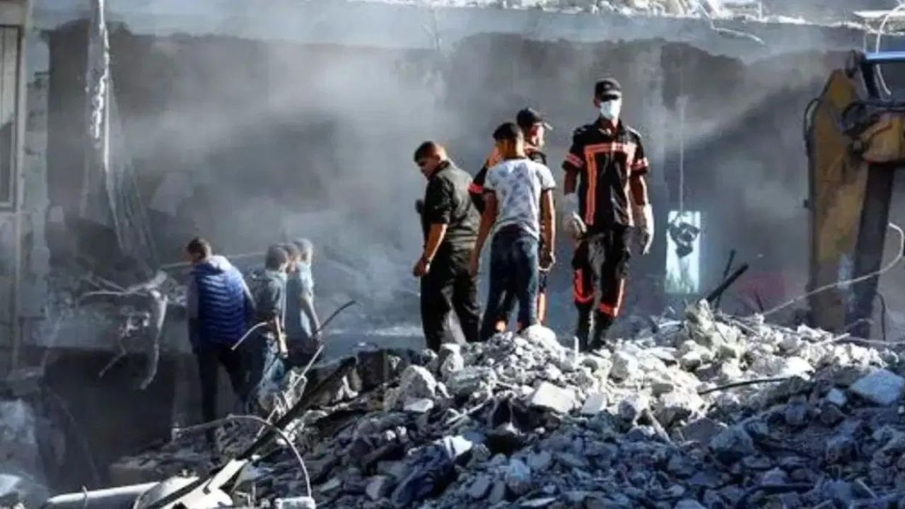 Israel Air Atrike on Gaza : গাজাৰ স্কুলত ইজৰাইলৰ বিমান আক্ৰমণ, ৭ টা শিশুকে ধৰি ৩০ জন লোক নিহত Israel Air Atrike on Gaza : গাজাৰ স্কুলত ইজৰাইলৰ বিমান আক্ৰমণ, ৭ টা শিশুকে ধৰি ৩০ জন লোক নিহত