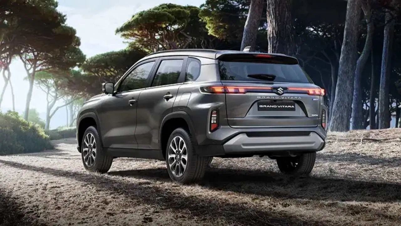 Maruti Suzuki Grand Vitara: মাৰুটি ছুজুকিৰ এই বাহনখনত দিয়া হৈছে ৫৫ হাজাৰ টকা পৰ্যন্ত ৰেহাই। ইয়াৰ উপৰিও ৩ হাজাৰ টকা পৰ্যন্ত কৰ্পৰেট ৰেহাইও উপলব্ধ। এই বাহনখনৰ দাম ১০,৯৯,০০০ টকাৰ পৰা ১৯,৯৩,০০০ টকালৈকে (এক্স শ্ব’ৰুম)।