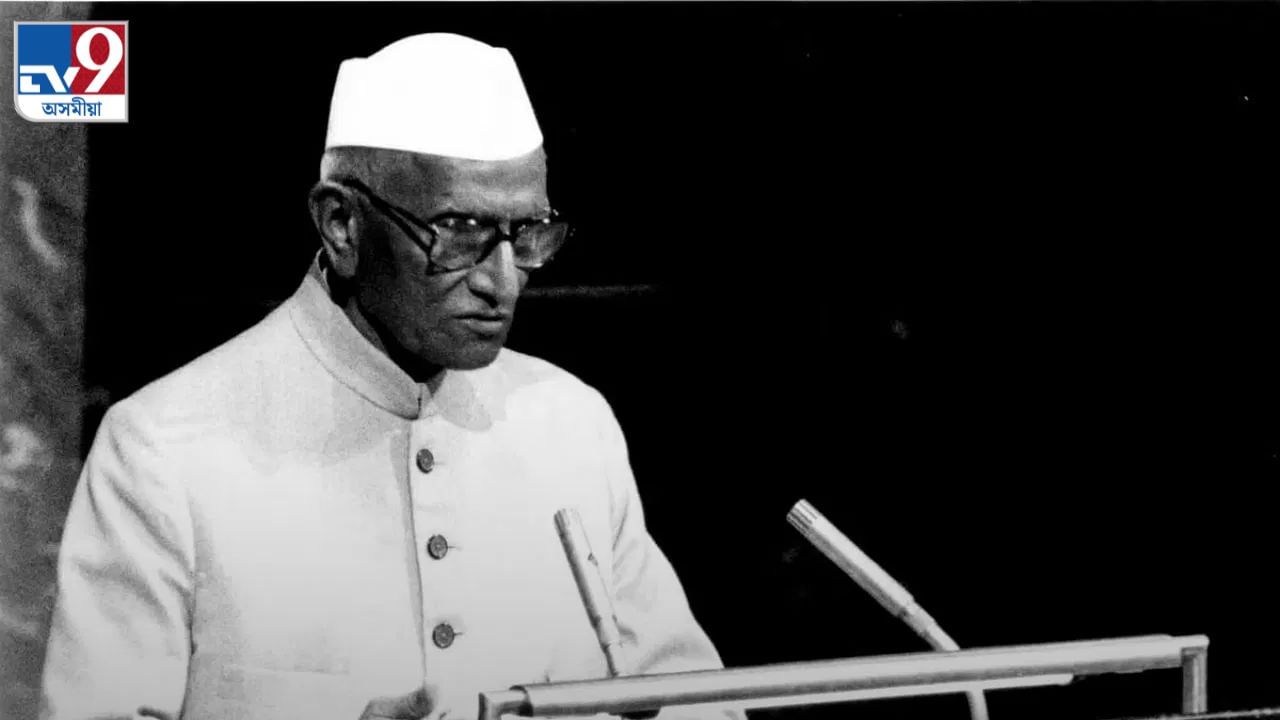 উল্লেখ্য যে প্ৰাক্তন বিত্তমন্ত্ৰী মোৰাৰজী দেশাই আৰু বৰ্তমানৰ বিত্তমন্ত্ৰী নিৰ্মলা সীতাৰমণে ধাৰাবাহিকভাৱে ৬ বাৰ বাজেট দাখিল কৰিছে। এইবাৰ বাজেট দাখিল কৰাৰ লগে লগে নিৰ্মলা সীতাৰমণ মোৰাৰজী দেশাইক অতিক্ৰমি দেশৰ প্ৰথমগৰাকী বিত্তমন্ত্ৰী হিচাপে একেৰাহে ৭ বাৰ বাজেট দাখিল কৰিব।