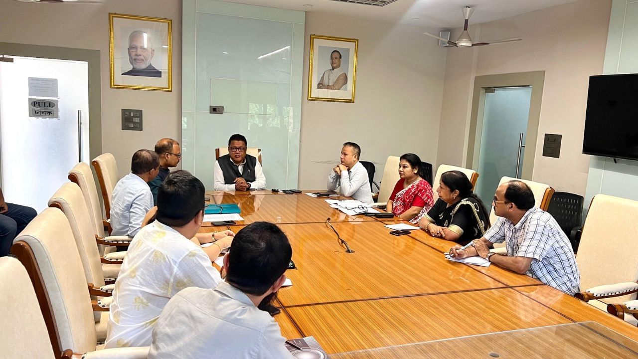 শিৱসাগৰ বিশ্ববিদ্যালয়ৰ সৈতে একত্ৰীকৰণৰ হ’ব ARGUCOM, এই কথা ঘোষণা কৰিলে অসমৰ শিক্ষামন্ত্ৰীয়ে শিৱসাগৰ বিশ্ববিদ্যালয়ৰ সৈতে একত্ৰীকৰণৰ হ’ব ARGUCOM, এই কথা ঘোষণা কৰিলে অসমৰ শিক্ষামন্ত্ৰীয়ে