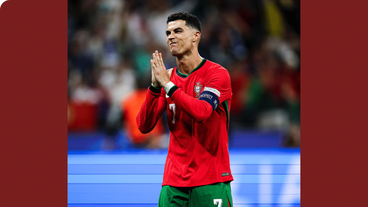 পেনাল্টি মিছ হোৱাৰ পাছত ৰ'নাল্ডৱে পৰ্টুগালৰ অনুৰাগীসকলক ক্ষমা খোজা দেখা যায়। ইতিমধ্যে ছ'চিয়েল মিডিয়াত ভাইৰেল হৈ পৰিছে তাৰকা ফুটবলাৰগৰাকীৰ চকুপানী ওলোৱা দৃশ্য। য'ত একাংশ অনুৰাগীয়ে লিখে- আপোনাৰ ক্ষমা গ্ৰহণ কৰা হৈছে।