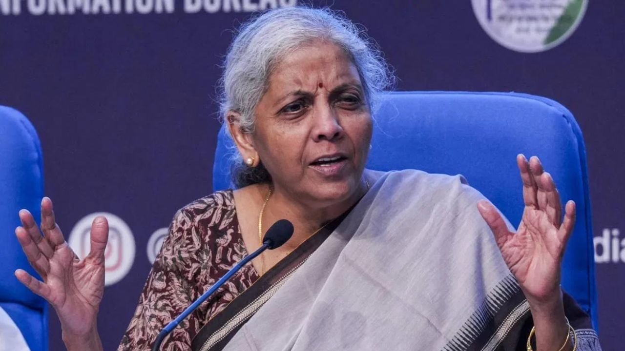 ইয়াৰ উপৰিও কেন্দ্ৰীয় চৰকাৰে গৃহ পৰিক্ৰমাৰ বাবে ১ লাখ ৫০ হাজাৰ ৯৮৩ কোটি টকা, শক্তিৰ বাবে ৬৮ হাজাৰ ৭৬৯ কোটি টকা, সমাজ কল্যাণৰ বাবে ৫৬ হাজাৰ ৫০১ কোটি টকা আৰু বাণিজ্য আৰু উদ্যোগৰ বাবে ৪৭ হাজাৰ ৫৫৯ কোটি টকা আবণ্টন দিয়াৰ কথা ঘোষণা কৰিছে।
