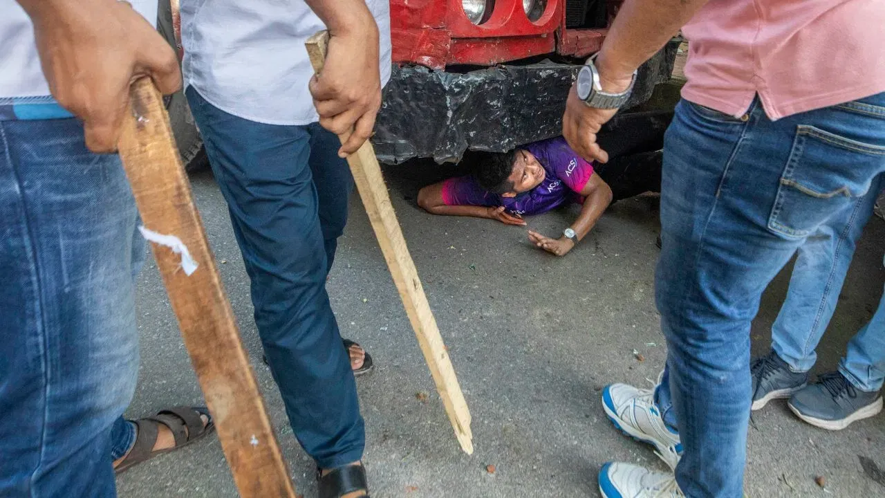 সংৰক্ষণৰ বিৰুদ্ধে উত্তাল বাংলাদেশ! ৬ জনৰ মৃত্যু, বন্ধৰ নিৰ্দেশ স্কুল, কলেজ…