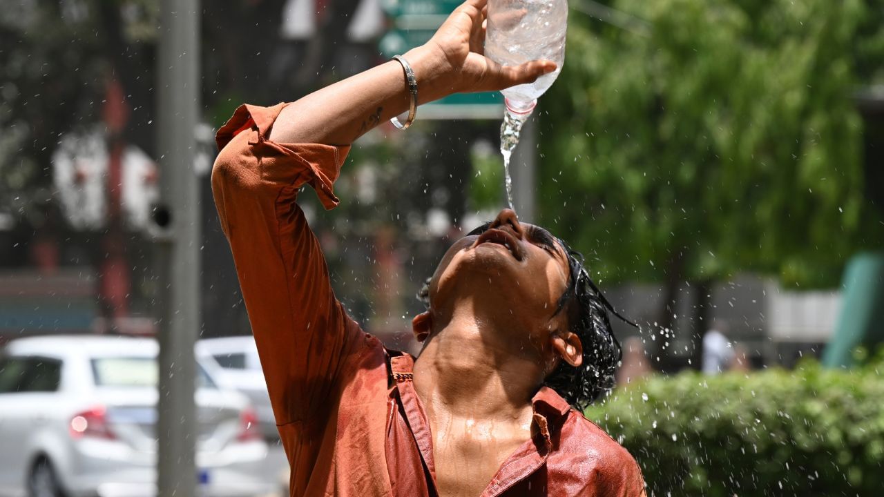 Heatwave : ৰঙিয়াত প্ৰচণ্ড গৰমে প্ৰাণ কাঢ়িলে দৈনিক হাজিৰা কৰা এজন শ্ৰমিকৰ Heatwave : ৰঙিয়াত প্ৰচণ্ড গৰমে প্ৰাণ কাঢ়িলে দৈনিক হাজিৰা কৰা এজন শ্ৰমিকৰ