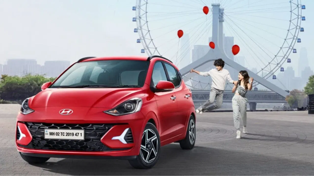Hyundai Grand i10 Nios: হুণ্ডাইৰ হেচবেক গাড়ীখন ৪৮.০০০ টকালৈকে সস্তা হ'ব পাৰে। আপুনি i10 ক্ৰয় কৰাৰ পিছত ৪৫,০০০ টকালৈকে সঞ্চয় কৰিব পাৰে। ইয়াৰ উপৰিও, হুণ্ডাই ভাৰ্ণাই ৩৫,০০০০ টকালৈকে ৰেহাই লাভ কৰিব। মনত ৰাখিব যে ষ্টক আৰু অৱস্থানৰ ওপৰত নিৰ্ভৰ কৰি ৰেহাইৰ অফাৰবোৰ পৃথক হ'ব পাৰে। (Hyundai)