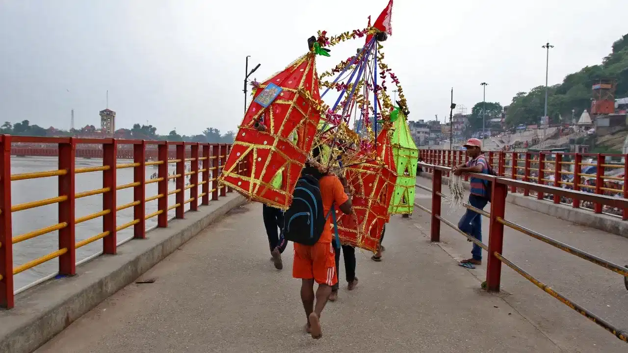 শিৱ ভক্তিত মগ্ন ভক্ত!  ২৭ জুলাইৰ পৰা ২ আগষ্টলৈ বন্ধ চৰকাৰী-বেচৰকাৰী শিক্ষানুষ্ঠান...