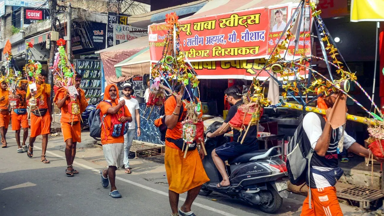 Kanwar Yatra 2024: প্ৰতিখন হোটেল, ৰেষ্টুৰেন্টৰ সন্মুখত লগাব লাগিব মালিকৰ নামপ্লেট Kanwar Yatra 2024: প্ৰতিখন হোটেল, ৰেষ্টুৰেন্টৰ সন্মুখত লগাব লাগিব মালিকৰ নামপ্লেট