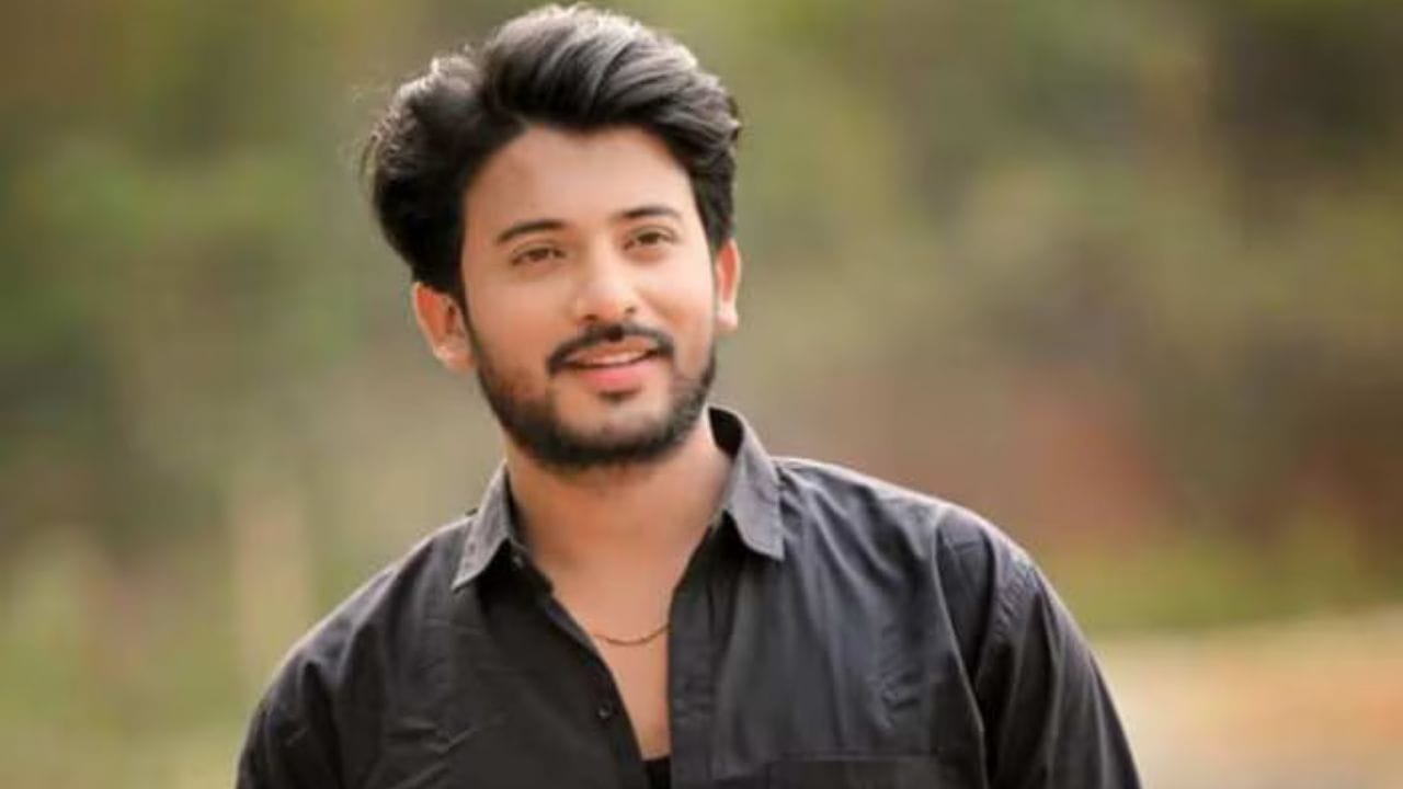 দীৰ্ঘদিন ধৰি কৰ্কট ৰোগত আক্ৰান্ত হৈ থাকি আজিৰ দিনটোত সকলোকে কন্দুৱাই গুচি যায়।