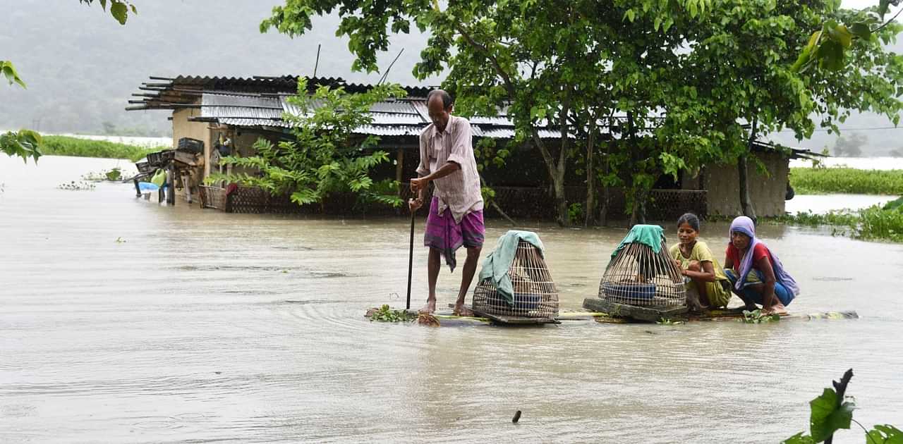 Assam flood: বৰ্তমান অসমৰ ২৪খন জিলাৰ ১২.৩৩ লাখ লোক বানত প্ৰভাৱিত, মৃত্যুৰ সংখ্যা ৯০