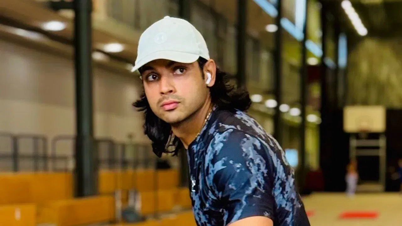 টকিঅ’ অলিম্পিকত ভাৰতৰ হৈ স্বৰ্ণ পদক লাভ কৰা নীৰজ চোপ্ৰাই চণ্ডীগড়ৰ ডি এ ভি কলেজৰ পৰা অধ্যয়ন কৰিছে। আমোদজনক কথাটো হ’ল এই মহাবিদ্যালয়খনৰ এই আটাইকেইটা ছাত্ৰ-ছাত্ৰীয়ে হয় বিশ্ব চেম্পিয়নেই নহয় অলিম্পিকতো পদক লাভ কৰিছে।