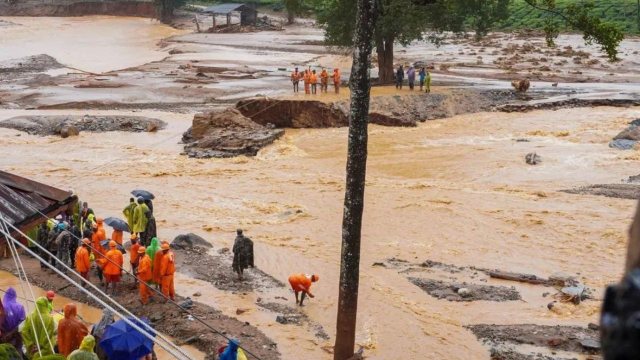 ২০২৪ চনৰ ৩০ জুলাইত ৱায়ানাডৰ জনসাধাৰণৰ ৰাতিপুৱাটো অতি বেদনাদায়ক আছিল । বহুতে চকু মেলিবলৈও সুযোগ নাপালে।