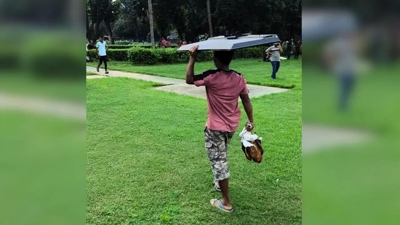 প্ৰতিবাদকাৰী প্ৰৱেশ কৰাৰ পাছতে শ্লোগানেৰে উত্তাল হৈ পৰে প্ৰধানমন্ত্ৰীৰ বাসগৃহ। ইয়াৰ মাজতে একাংশই গৃহটোত লুটপাত আৰম্ভ কৰে ।