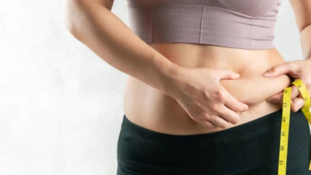 আজিকালি মেদবহুলতা, শৰীৰৰ অতিৰিক্ত ওজন এটা ডাঙৰ সমস্যা হৈ পৰিছে। এই সমস্যাৰ পৰা হাত সাৰিবলৈ জালুক অতি উত্তম। ইয়াত থকা পাইপেৰিন আৰু মেদবহুলতা প্ৰতিৰোধী গুণে শৰীৰৰ ওজন হ্ৰাস কৰাত সহায় কৰে ।