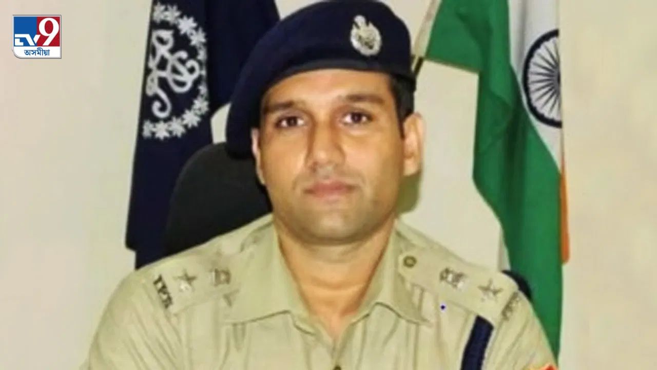 ২৬ বছৰে চলালে আৰক্ষী অধীক্ষকৰ বাহনঃ অধীক্ষকৰ এই কাৰ্যই অৱসৰ কৰি তুলিলে স্মৰণীয় ২৬ বছৰে চলালে আৰক্ষী অধীক্ষকৰ বাহনঃ অধীক্ষকৰ এই কাৰ্যই অৱসৰ কৰি তুলিলে স্মৰণীয়