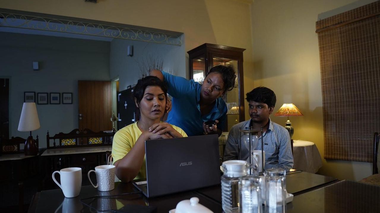 ছবিখনত দেখিবলৈ পাব অসমীয়া অভিনয় জগতৰ কেবাখনো চিনাকী মুখ ৷ অমৃতা গগৈ, জয় কাশ্যপ, গীতাৱলী ৰাজকুমাৰী, বিভূতি ভূষণ হাজৰিকা, ভাস্কৰ তামুলী, ৰাজীৱ গোস্বামী, অন্যান্য কাশ্যপ, জ্যোতি নাৰায়ণ নাথ, অসীম কৃষ্ণ বৰুৱা, প্ৰণামী বৰা, নৱজ্যোতি নাথ, সিদ্ধাৰ্থ বড়ো, জিন্টু কুমাৰ কাশ্যপকে ধৰি কেবাগৰাকীও ন-পুৰণি অভিনেতা-অভিনেত্ৰীক।