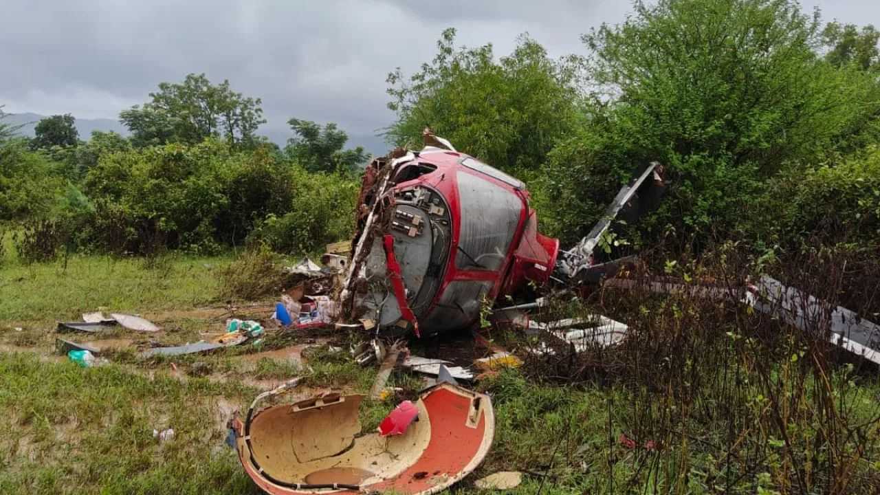 মহাৰাষ্ট্ৰত দুৰ্ঘটনাত পতিত হেলিকপ্টাৰঃ পাইলটসহ চাৰিজন আহত