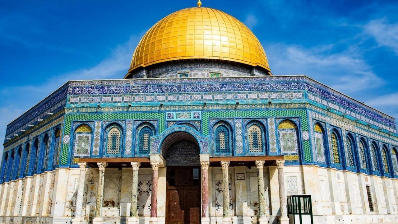 Al aqsa mosque: পুনৰ আল-আকছা মছজিদক লৈ বিতৰ্ক! মুছলমান-খ্ৰীষ্টান-ইহুদিসকলৰ বাবে কিয় বিশেষ এই মছজিদ? Al aqsa mosque: পুনৰ আল-আকছা মছজিদক লৈ বিতৰ্ক! মুছলমান-খ্ৰীষ্টান-ইহুদিসকলৰ বাবে কিয় বিশেষ এই মছজিদ?