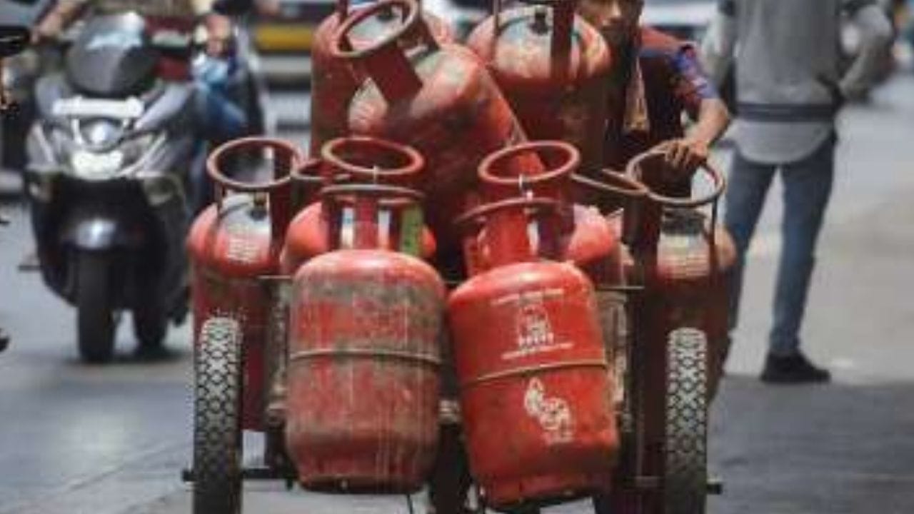 ৰাজ্য চৰকাৰৰ তথ্য অনুসৰি, লাডলী বেহনা যোজনাৰ অধীনত এল পি জি গেছক ৰাজসাহায্য প্ৰদান কৰা হ’ব।