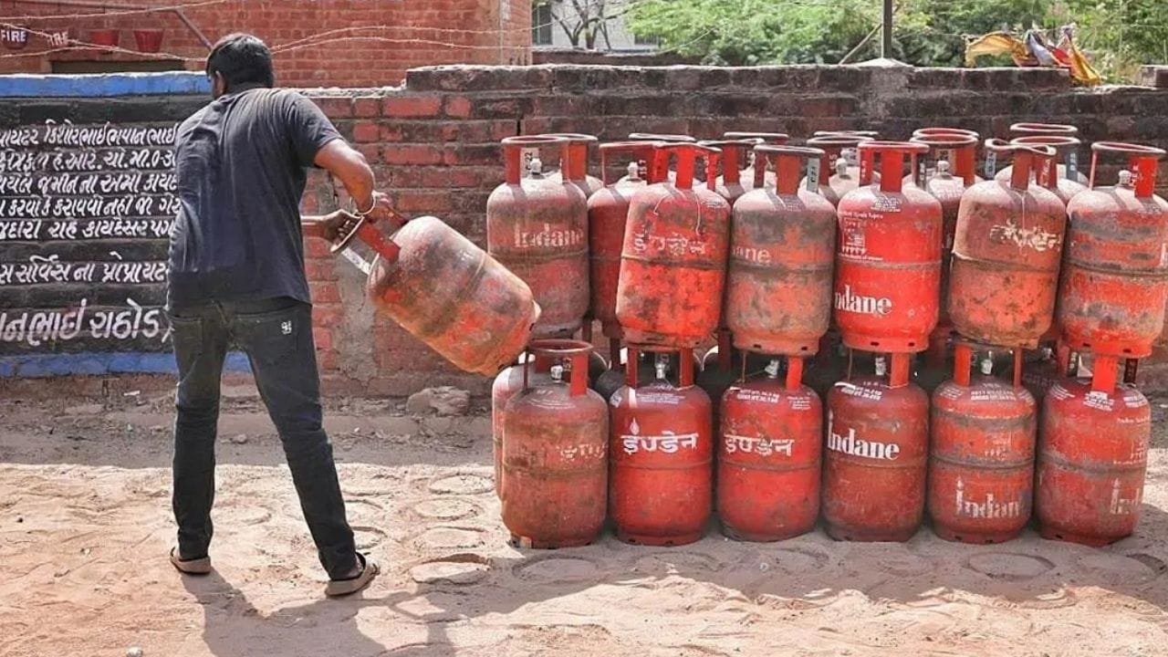 জানিব পৰা মতে, মুঠ ১.২৯ কোটি মহিলাই এই সুবিধা লাভ কৰিব। ইয়াৰ বাবে চৰকাৰে ১৬০ কোটি টকাৰ সুকীয়া বাজেট আবণ্টন দিছে।